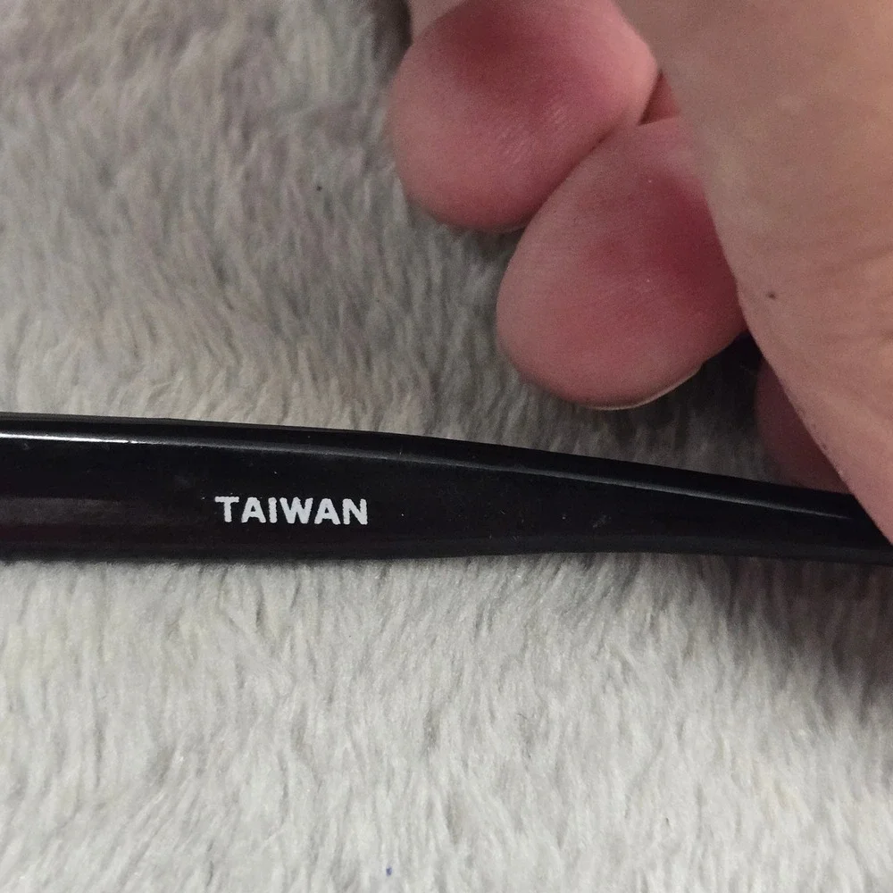 Vintage Gold Tone Wrap Sunglasses with Witz Hard Shell Case Black Taiwan
